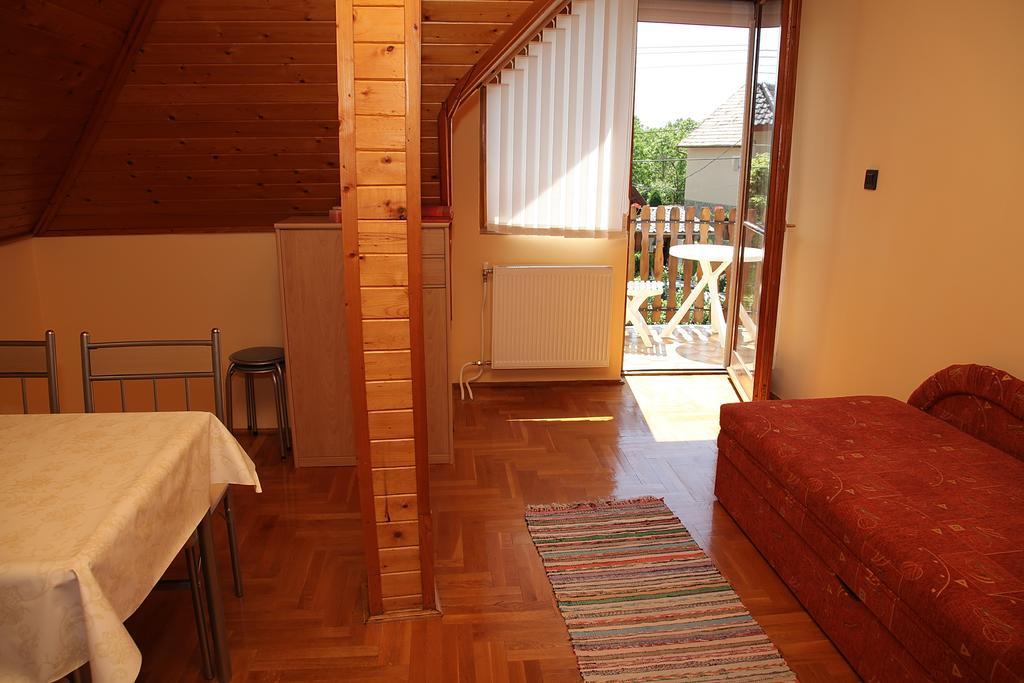 Andrea Apartmanhaz บาลาตองโยรอค ภายนอก รูปภาพ