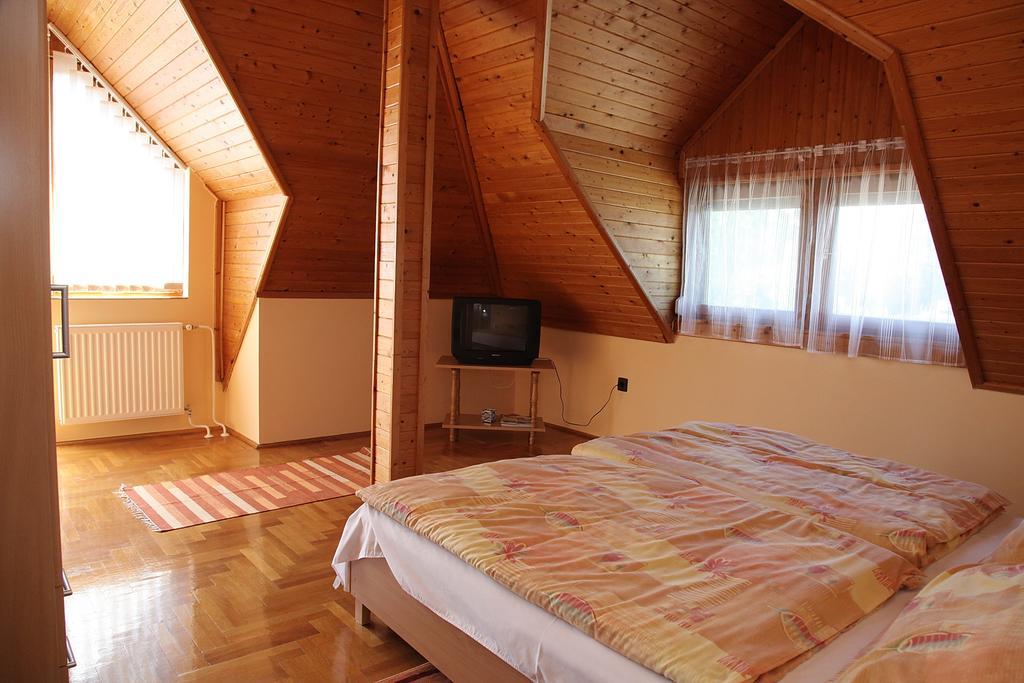 Andrea Apartmanhaz บาลาตองโยรอค ภายนอก รูปภาพ
