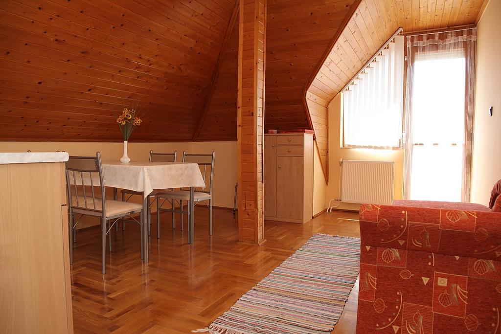 Andrea Apartmanhaz บาลาตองโยรอค ภายนอก รูปภาพ