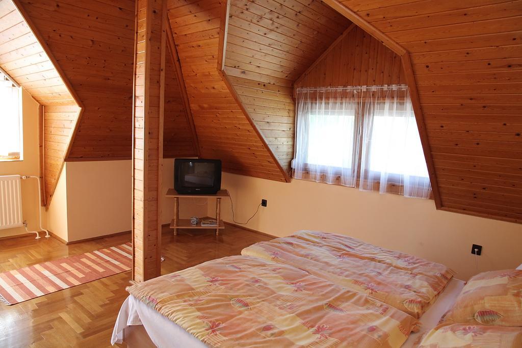 Andrea Apartmanhaz บาลาตองโยรอค ภายนอก รูปภาพ