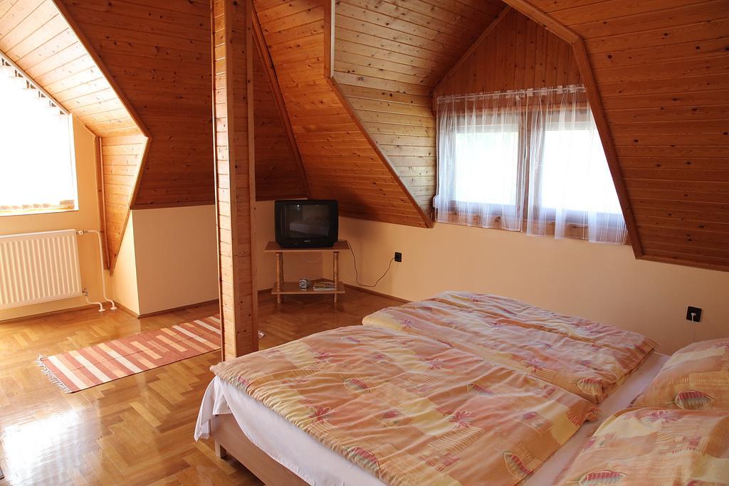 Andrea Apartmanhaz บาลาตองโยรอค ภายนอก รูปภาพ