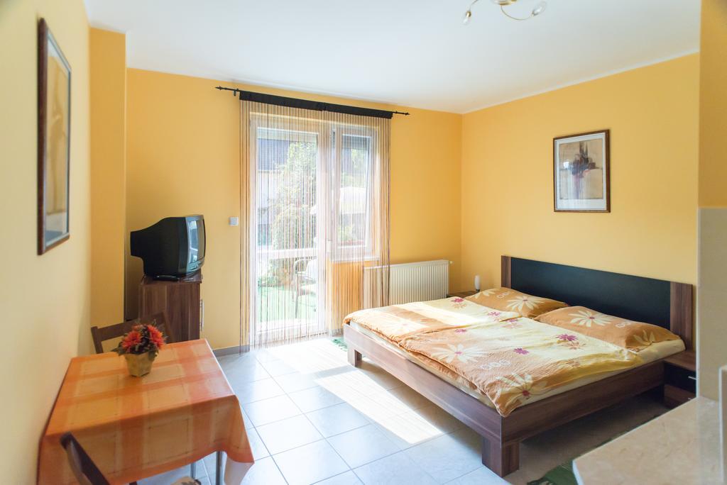 Andrea Apartmanhaz บาลาตองโยรอค ภายนอก รูปภาพ