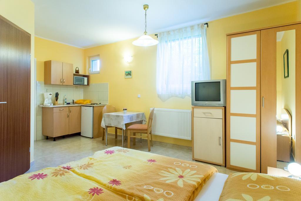 Andrea Apartmanhaz บาลาตองโยรอค ภายนอก รูปภาพ