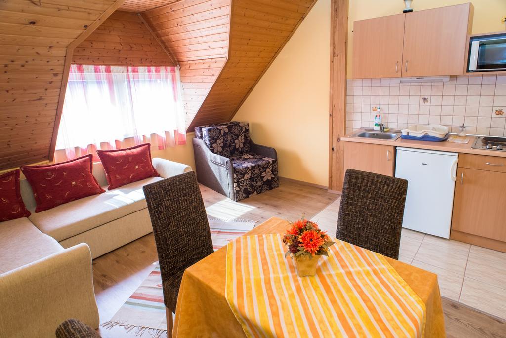 Andrea Apartmanhaz บาลาตองโยรอค ภายนอก รูปภาพ