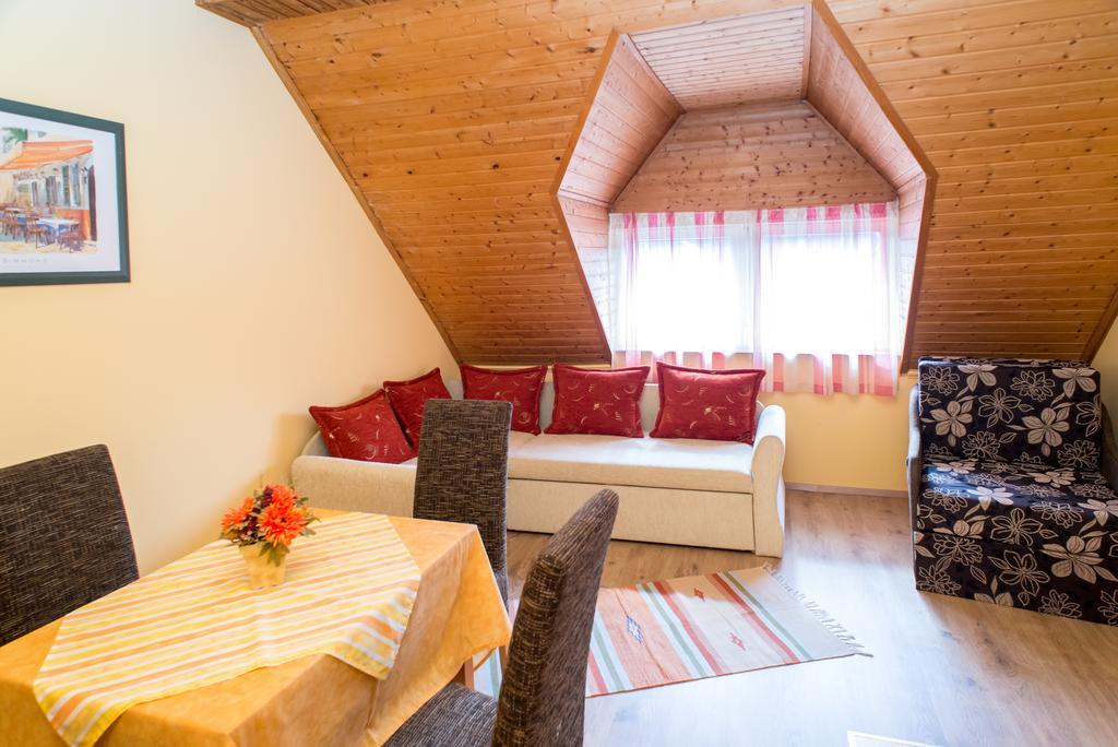 Andrea Apartmanhaz บาลาตองโยรอค ภายนอก รูปภาพ